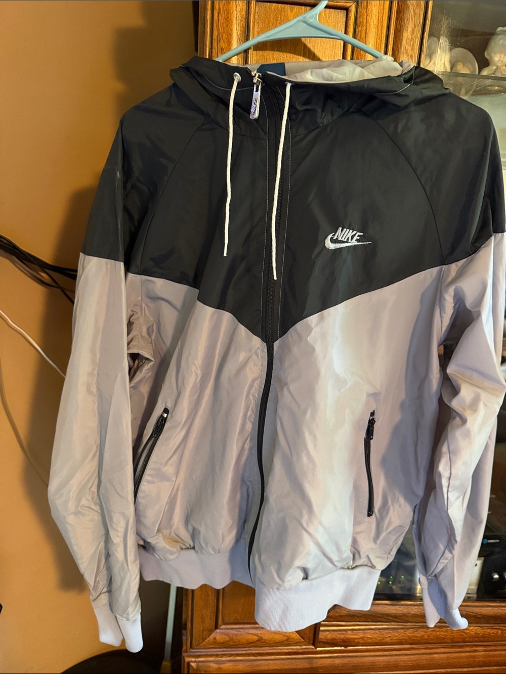 Nike Two-Tone Black and Light Gray Hooded Windbreaker